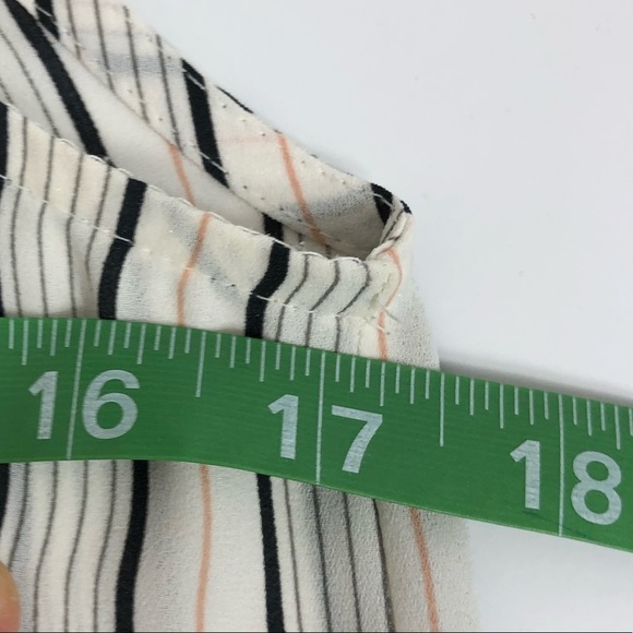 Lofts Sleeveless Open V-Neck Top in Stripes size Xsmall - Picture 8 of 9